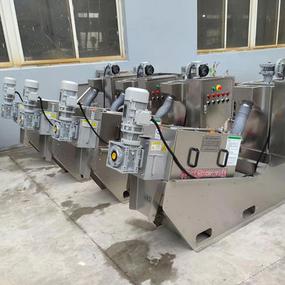 Schwein-und Hühnerdüngemittel-Spindelpresse verschlammen die Entwässerung maschinell bearbeiten integriert