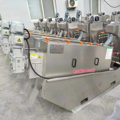 Schwein-und Hühnerdüngemittel-Spindelpresse verschlammen die Entwässerung maschinell bearbeiten integriert