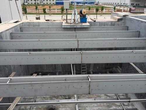 Austauschen des unteren Schlamm-Schabers