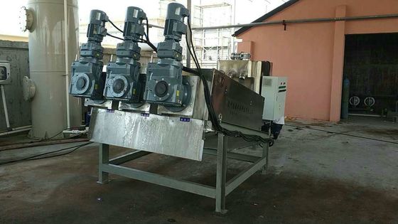 Drei schrauben-Schlamm-Entwässerungsmaschinen-industrieller Grad des Motor300 Staplungs